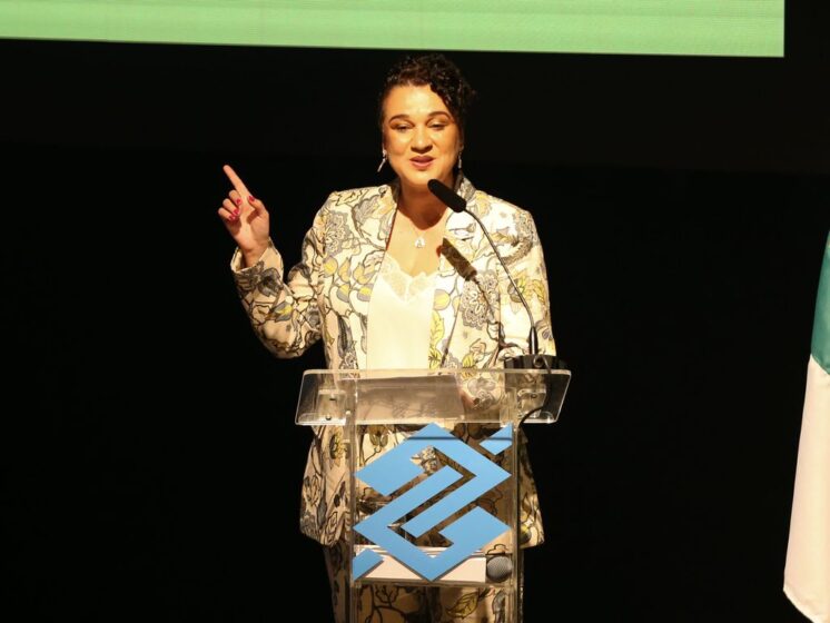 Primeira mulher a assumir a presidência do Banco do Brasil toma posse