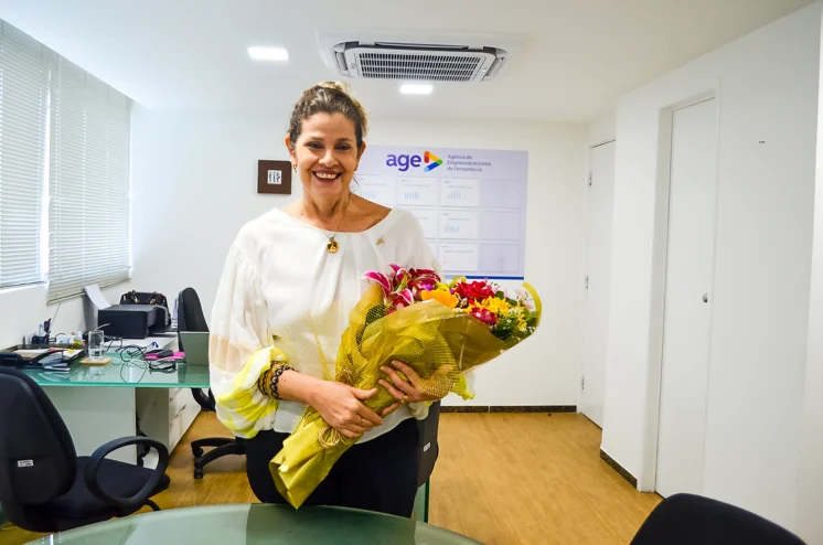 Pela primeira vez, AGE é comandada por uma mulher