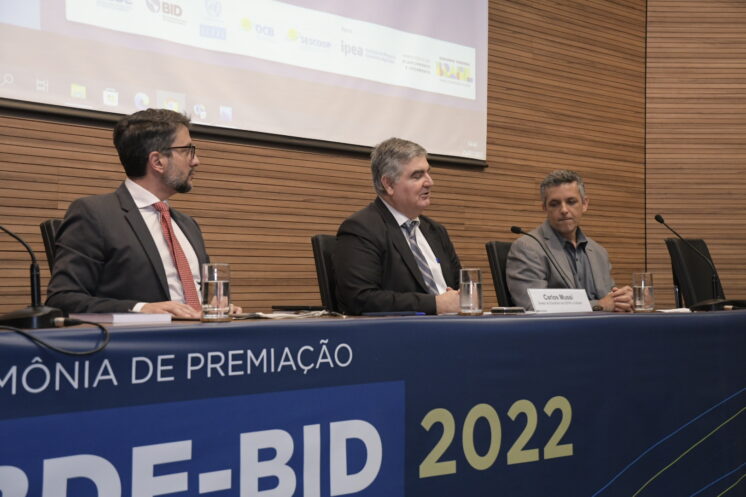 ABDE e BID premiam vencedores de projetos para o desenvolvimento sustentável brasileiro no auditório do Ipea