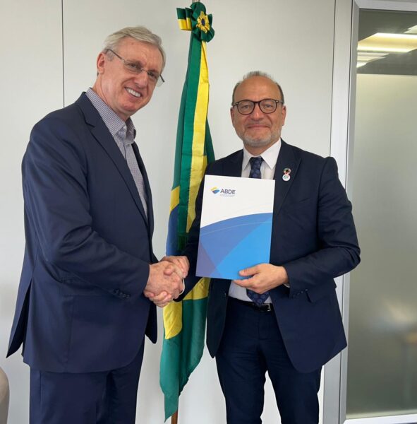 ABDE e AFD assinam Declaração Conjunta focada em microfinanças e bioeconomia