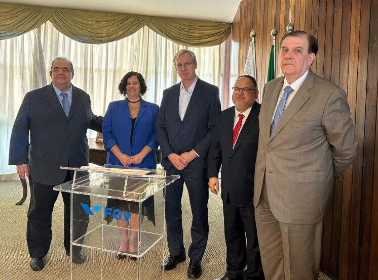 ABDE e FGV assinam contrato para consultoria de metodologia e avaliação de capacidades institucionais das IFDs