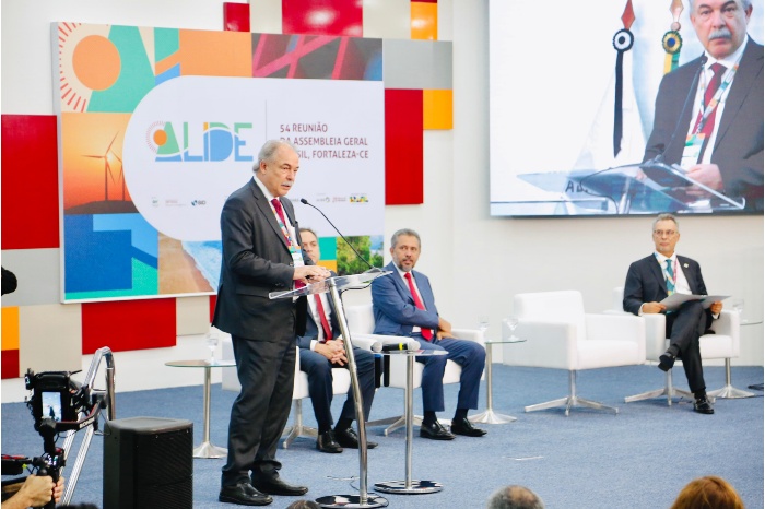 Mercadante defende criação de programa latino-americano de enfrentamento a desastres climáticos